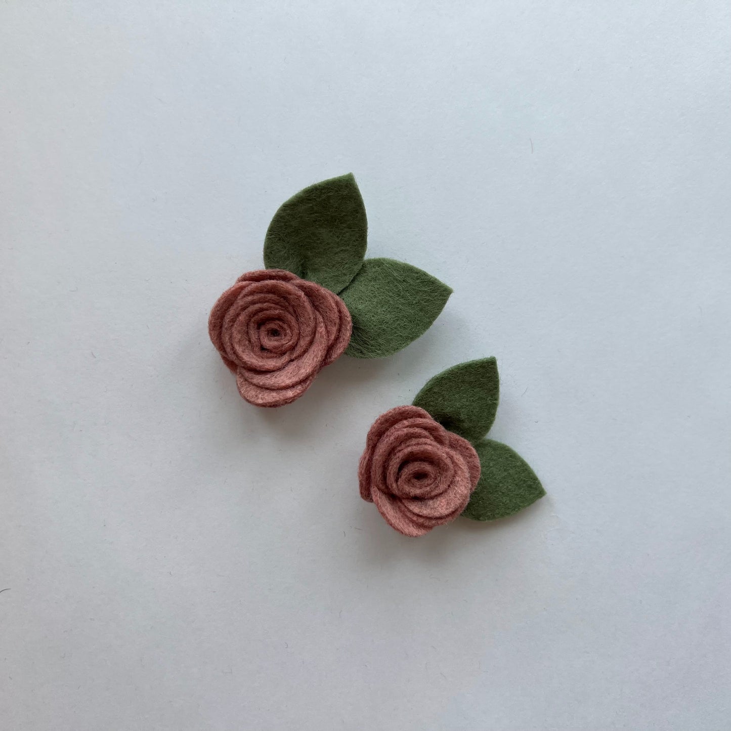 neutral single flowers