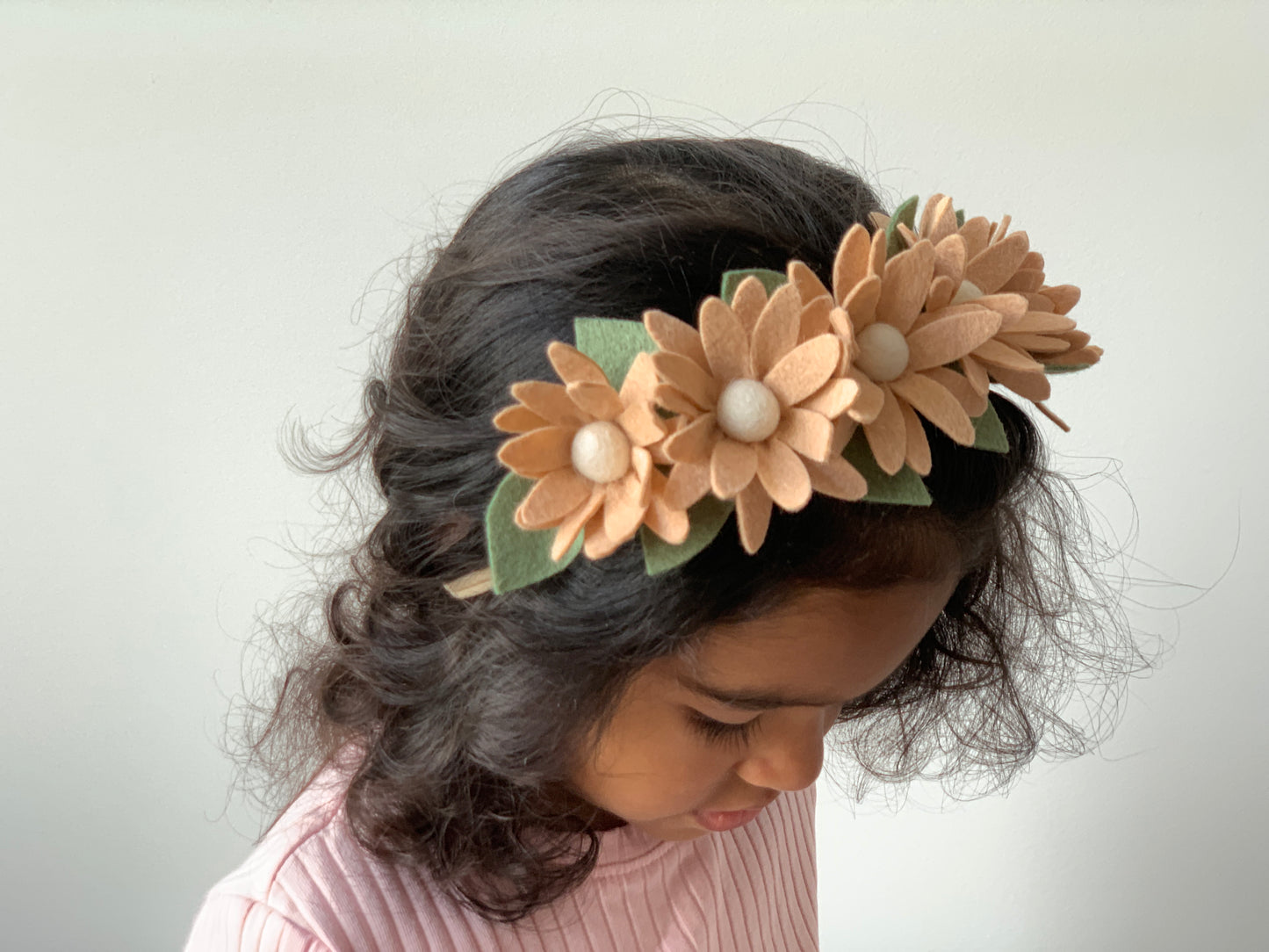 neutral wild daisy crown
