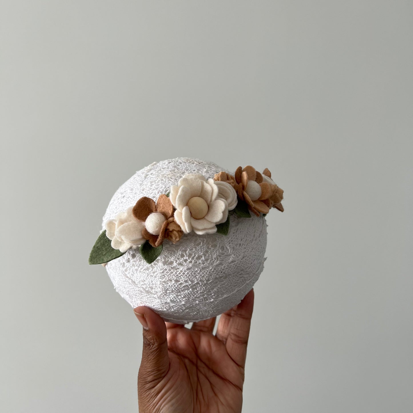 petite champagne/neutral full crown
