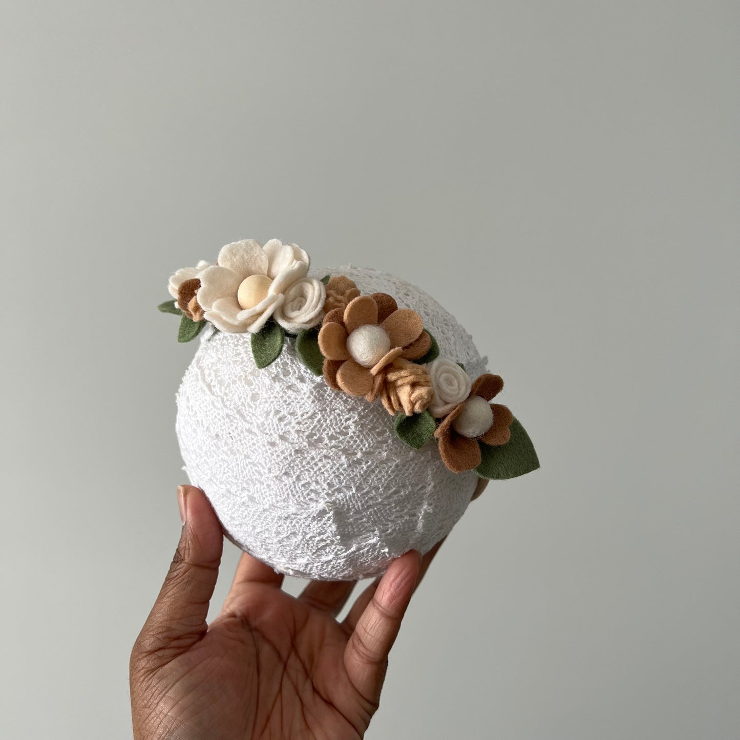 petite champagne/neutral full crown