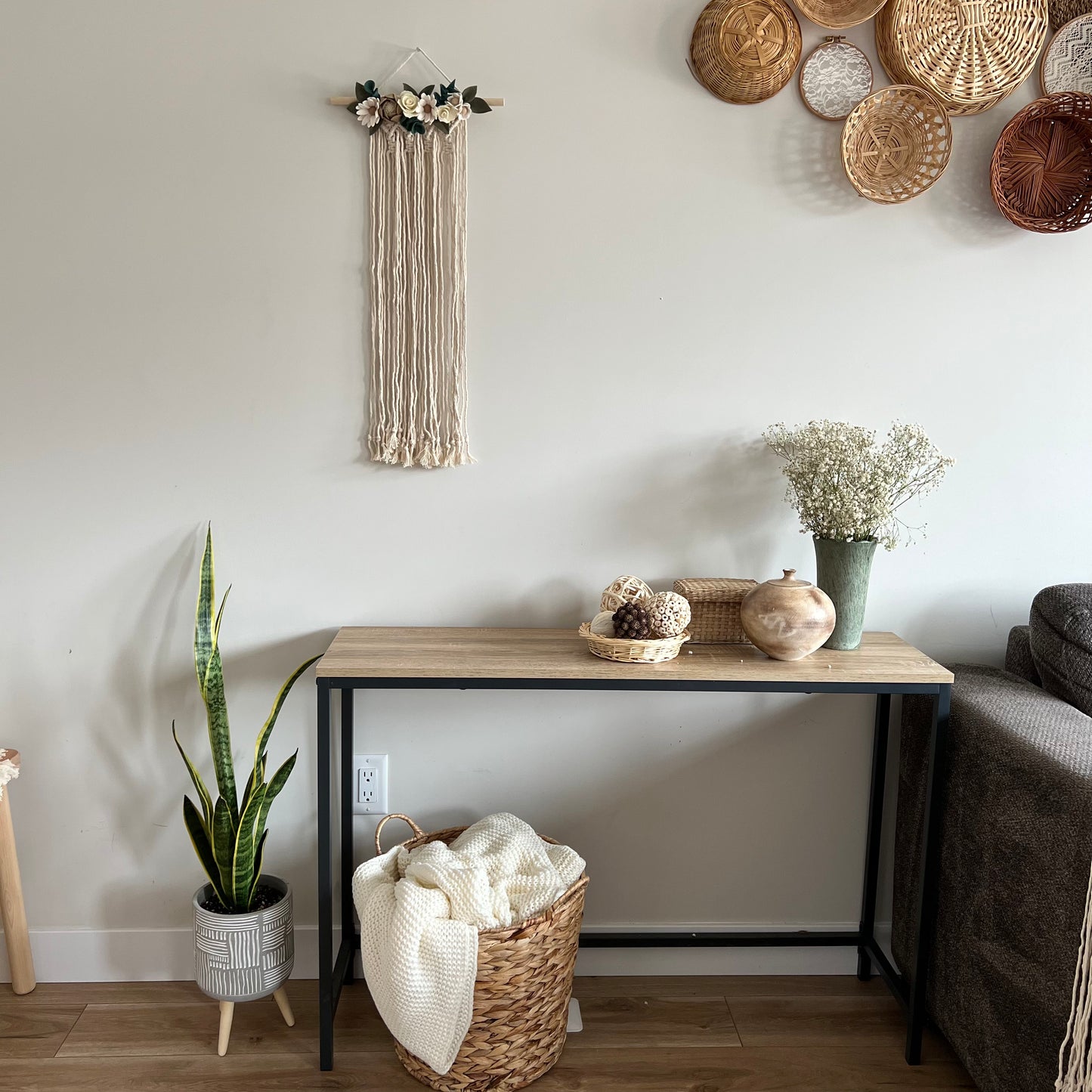 wildflower macrame bow holder