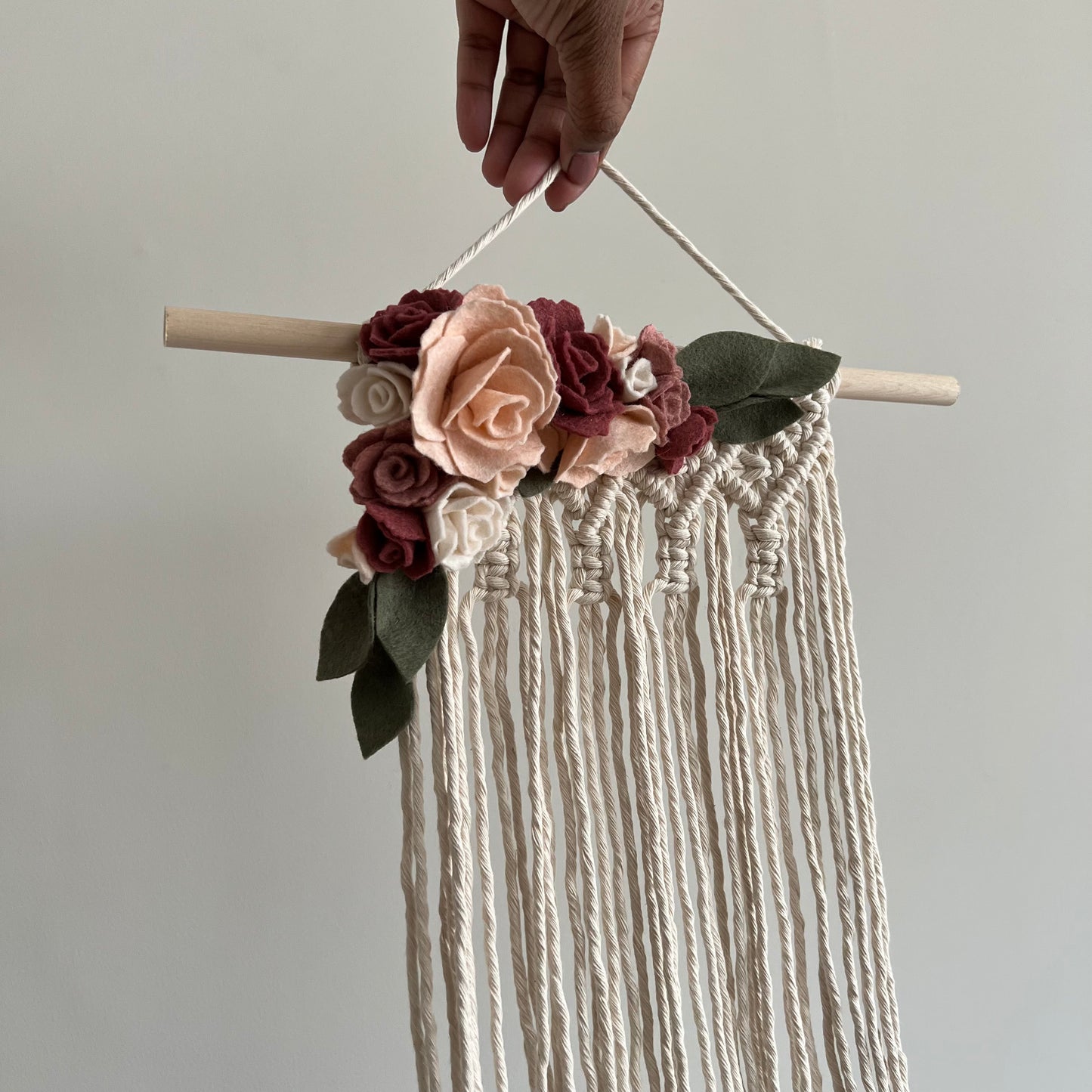 rose bouquet macrame bow holder