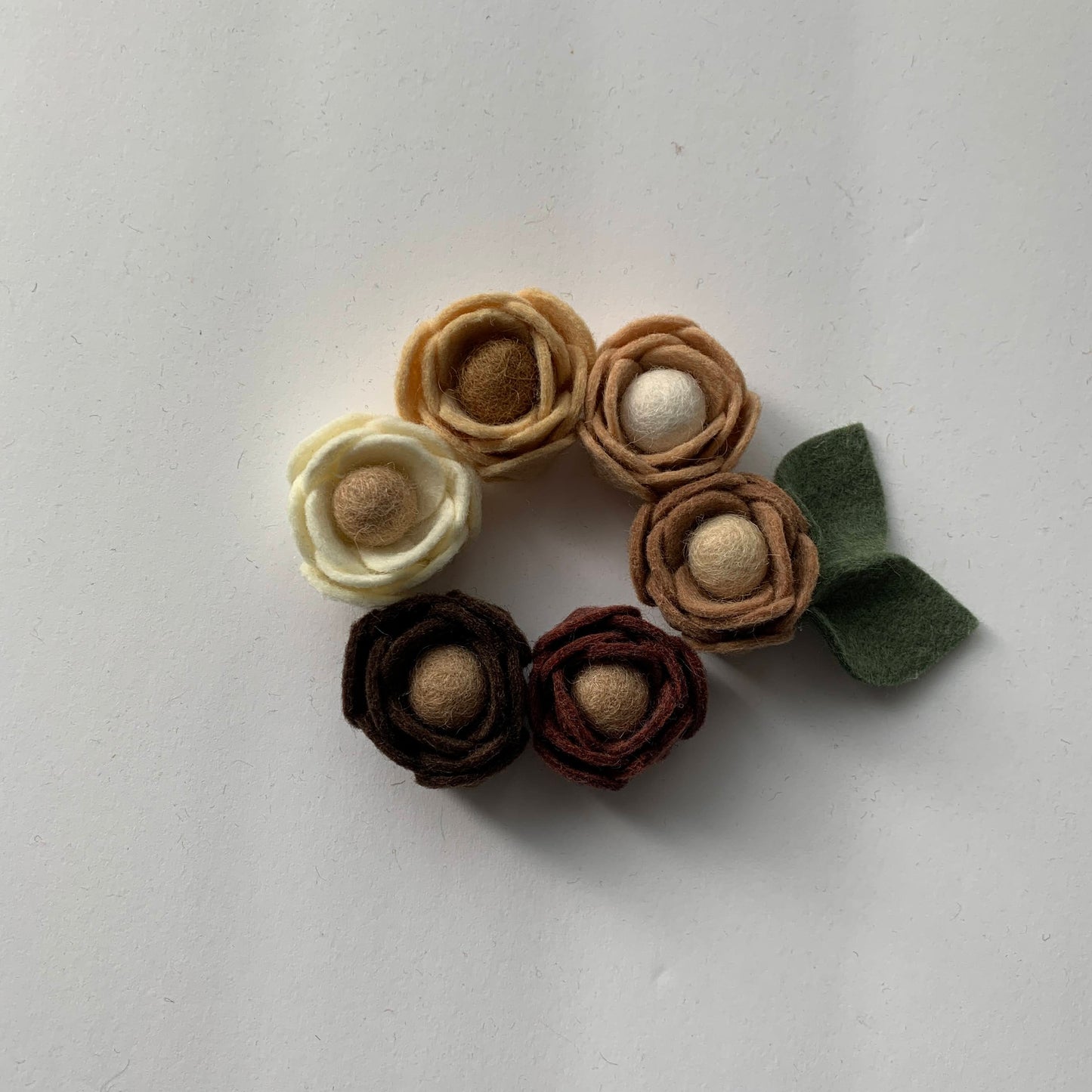neutral button roses