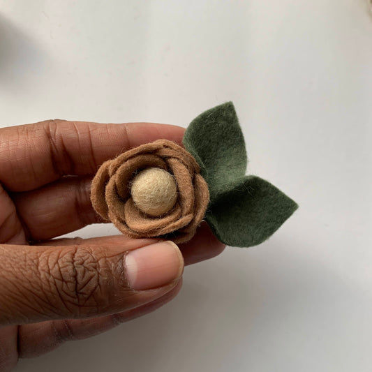 neutral button roses